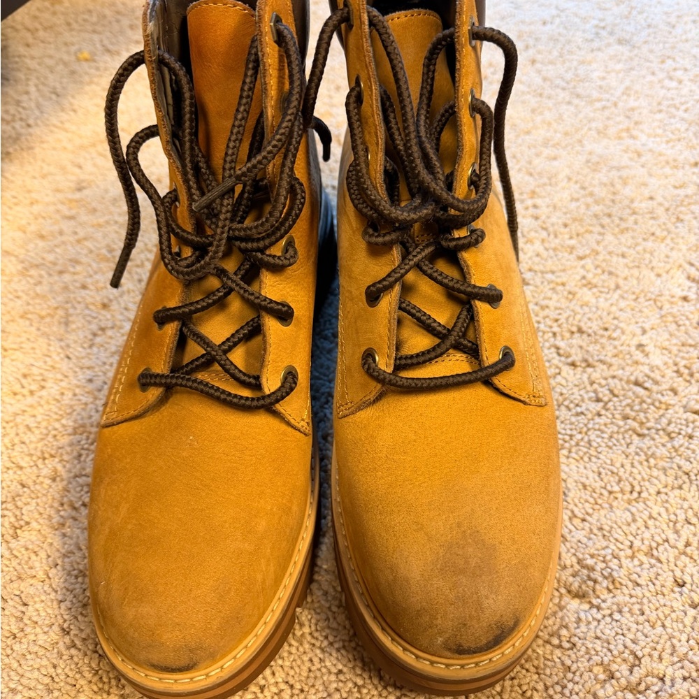 Woman’s Cheyenne valley timberland boots size 9 - Picture 2 of 9